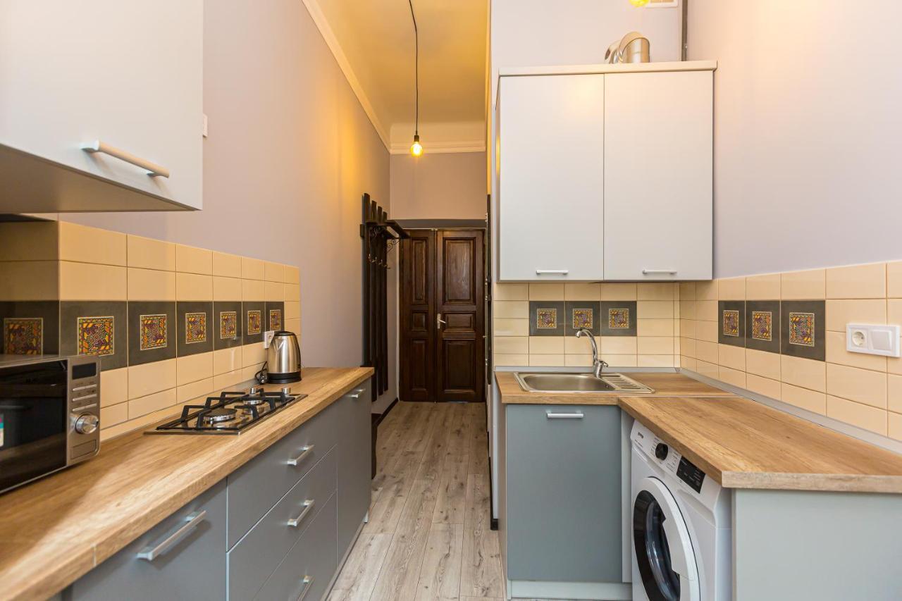 Центр На Вулиці Проспект Шевченка 12 Навпроти Макдональса З Балконом Apartment Lviv Exterior photo