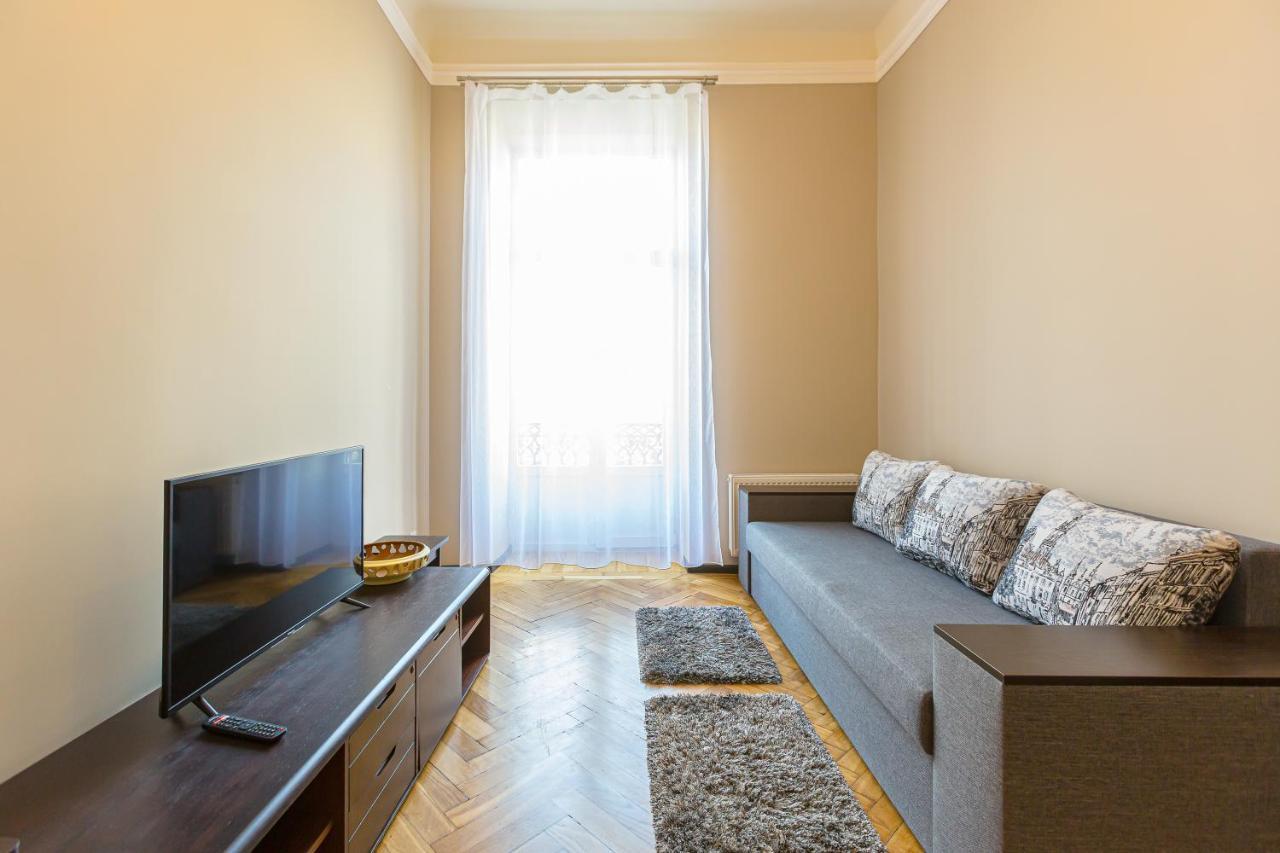 Центр На Вулиці Проспект Шевченка 12 Навпроти Макдональса З Балконом Apartment Lviv Exterior photo