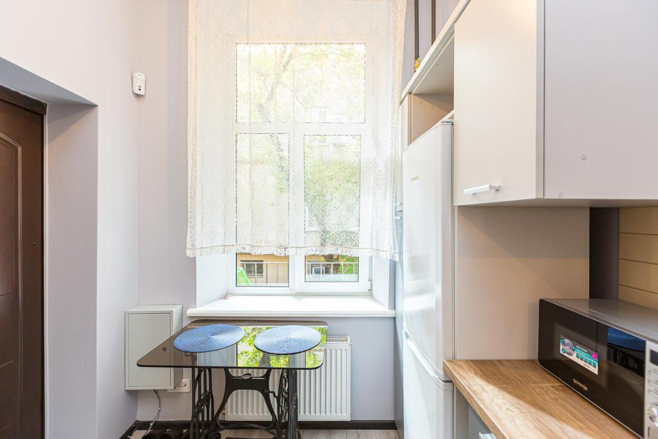 Центр На Вулиці Проспект Шевченка 12 Навпроти Макдональса З Балконом Apartment Lviv Exterior photo