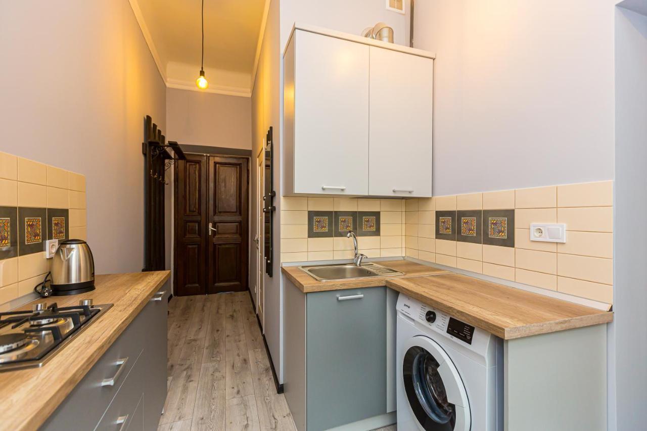 Центр На Вулиці Проспект Шевченка 12 Навпроти Макдональса З Балконом Apartment Lviv Exterior photo