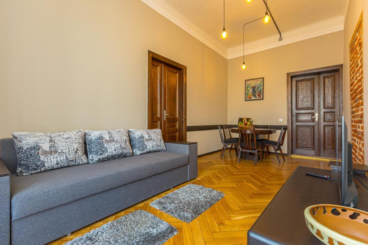 Центр На Вулиці Проспект Шевченка 12 Навпроти Макдональса З Балконом Apartment Lviv Exterior photo